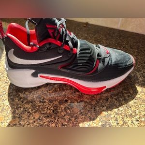 Nike Zoom Freak 3 Basketball Shoes Men’s size 9.5. Worn only 2 times